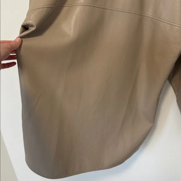 Babaton Pelli Shirt Jacket Vegan Leather Button-Down Relaxed Fit Cream SzL - Picture 12 of 14